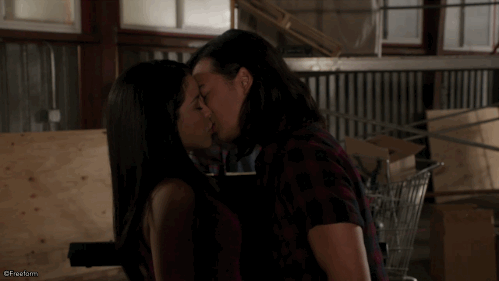 Matiana kiss in The Fosters 3x18